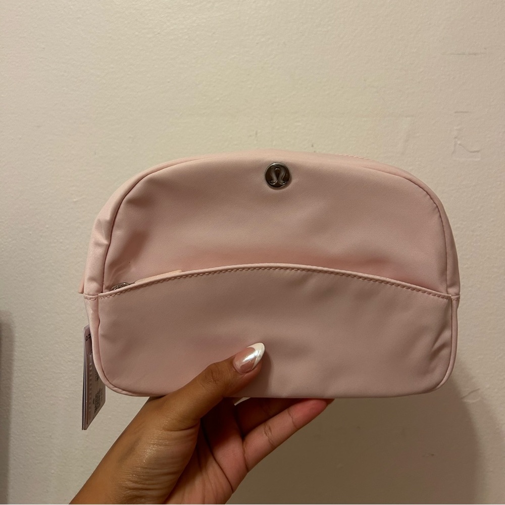 lululemon city essentials pouch 🌸🎀🌷